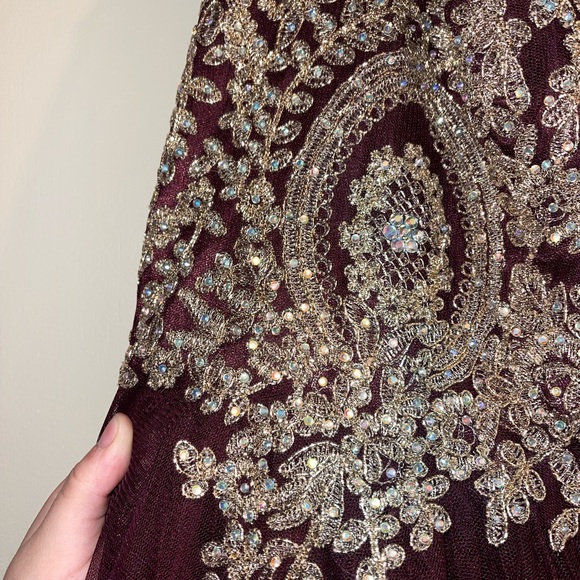 I am selling a beautiful prom dress. Only tried on once. - Picture 1 of 2